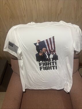 Trump Men’s Crew Neck T-Shirt - ‘FIGHT! FIGHT! FIGHT!’ Nwt